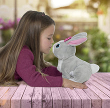 Carica l'immagine nel visualizzatore di Gallery, IMC Toys Betsy Club Petz 95861IM3 Coniglietta Paurosa, Colore Grigio