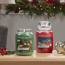 Carica l&#39;immagine nel visualizzatore di Gallery, Yankee Candle Christmas Garland Candela in giara grande, Fino a 150 ore di combustione