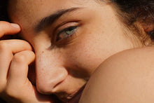 Carica l'immagine nel visualizzatore di Gallery, Hawaiian Tropic LIP BALM SPF 30 - 4 gr