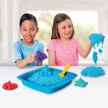 Carica l'immagine nel visualizzatore di Gallery, Kinetic Sand , Playset Castelli di Sabbia , 454 Grammi di Sabbia con Vaschetta, Colori a Sorpresa, dai 3 Anni , 6028092