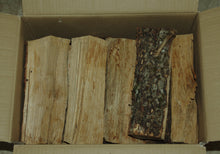 Carica l&#39;immagine nel visualizzatore di Gallery, LEGNA DI ROVERE IN CEPPI DA 25 CM LUNGHEZZA SCATOLA 13 KG