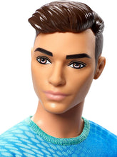 Carica l&#39;immagine nel visualizzatore di Gallery, Barbie- Ken Calciatore Bambola Giocattolo per Bambini 3+ Anni, FXP02