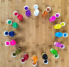 Carica l&#39;immagine nel visualizzatore di Gallery, Colori per Tessuti Permanenti Nazca Colors – 16 x 30 ml – Pittura Acrilica per Stoffa e Pelle ideale per Dipingere Magliette, Borse, Jeans, Scarpe, Vestiti, Cuoio