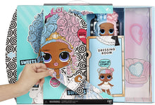 Carica l'immagine nel visualizzatore di Gallery, LOL Surprise OMG bambola alla moda SWEETS con 20 sorprese, tra cui vestiti, outfit glamour e accessori alla moda. LOL Surprise OMG Serie 4. Bambola alla moda da collezionare adatta dai 4 anni in su.