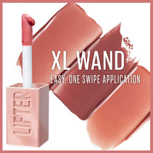 Carica l&#39;immagine nel visualizzatore di Gallery, Maybelline New York Lifter Gloss, Lucidalabbra con acido ialuronico, Effetto rimpolpante e idratante, Petal (005), 5,4 ml