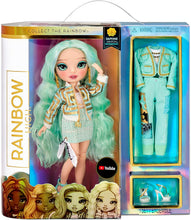 Carica l'immagine nel visualizzatore di Gallery, Rainbow High - Bambola alla moda DAPHNE MINTO, Giocattolo da collezione per bambini, Con 2 vestiti Mix &amp; Match e accessori per bambole, Ottimo regalo, Età: 6-12 anni, Menta (Verde Chiaro)