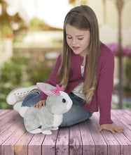 Carica l'immagine nel visualizzatore di Gallery, IMC Toys Betsy Club Petz 95861IM3 Coniglietta Paurosa, Colore Grigio