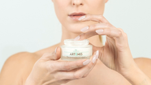Carica l'immagine nel visualizzatore di Gallery, VOVEES Artemis Crema Viso Antirughe Idratante Bio con Acido