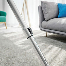 Carica l&#39;immagine nel visualizzatore di Gallery, Aspirapolvere con Sacco Easygo Electrolux EEG42EB da tiro con spazzola Parquet