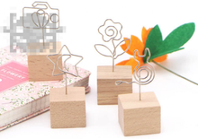 Carica l'immagine nel visualizzatore di Gallery, TOYMYTOY Segnaposto Legno Porta Foto da Tavolo in Base forma Tronco Supporto...