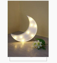 Carica l'immagine nel visualizzatore di Gallery, DAXGD Luci notturne a 8 LED, a forma di luna, Telecomando a pile Bianca