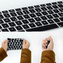 Carica l&#39;immagine nel visualizzatore di Gallery, Italian Copritastiera Silicone Coperchio della Tastiera per MacBook PRO Nero
