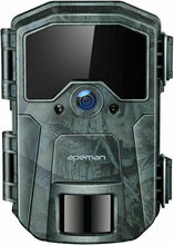 Carica l&#39;immagine nel visualizzatore di Gallery, APEMAN Fototrappola 20MP 1080P, Videocamera con rilevazione Notturna Senza...