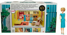 Carica l&#39;immagine nel visualizzatore di Gallery, Barbie Casa dei Sogni Vintage, Riproduzione del 1962 con Bambola, 3 Abiti...
