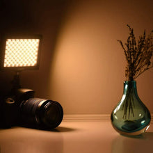 Carica l'immagine nel visualizzatore di Gallery, Luce fotografica 192 LED per fotocamera DSLR, Illuminazione dimmerabile batterie