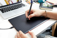 Carica l'immagine nel visualizzatore di Gallery, Tavoletta grafica WACOM ONE BY WACOM Medium Metodo di risonanza elettromagnetica