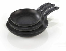 Carica l'immagine nel visualizzatore di Gallery, Moneta Etnea Set 3 Padelle, Alluminio, Nero, 20 - 24 - 28 cm