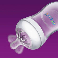 Carica l'immagine nel visualizzatore di Gallery, Biberon da 260 ml Trasparente con tettarella sagomata anti colica Philips SCF033