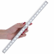 Carica l'immagine nel visualizzatore di Gallery, Lampada a 20 LED con sensore di movimento, alimentata a Batterie (non incl.)
