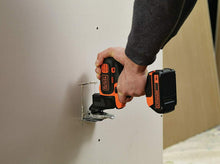 Carica l&#39;immagine nel visualizzatore di Gallery, Utensile multifunzione con 2 batteria 18 V 1.5 Ah BLACK+DECKER MT218KB-QW testa