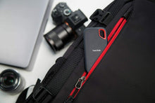 Carica l'immagine nel visualizzatore di Gallery, SanDisk Extreme SSD Portatile 500GB, Velocità di Lettura Fino a Nero
