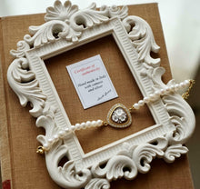 Carica l'immagine nel visualizzatore di Gallery, Cammeo Floreale, Perla &amp; Cristallo Bracciale, Oro Spazzolato MADE IN ITALY- mostra il titolo originale