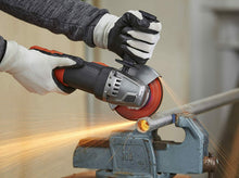 Carica l'immagine nel visualizzatore di Gallery, Smerigliatrice Angolare BLACK+DECKER BEG210K-QS Per disco da 115 mm, 900 W