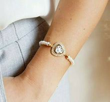 Carica l'immagine nel visualizzatore di Gallery, Cammeo Floreale, Perla &amp; Cristallo Bracciale, Oro Spazzolato MADE IN ITALY- mostra il titolo originale