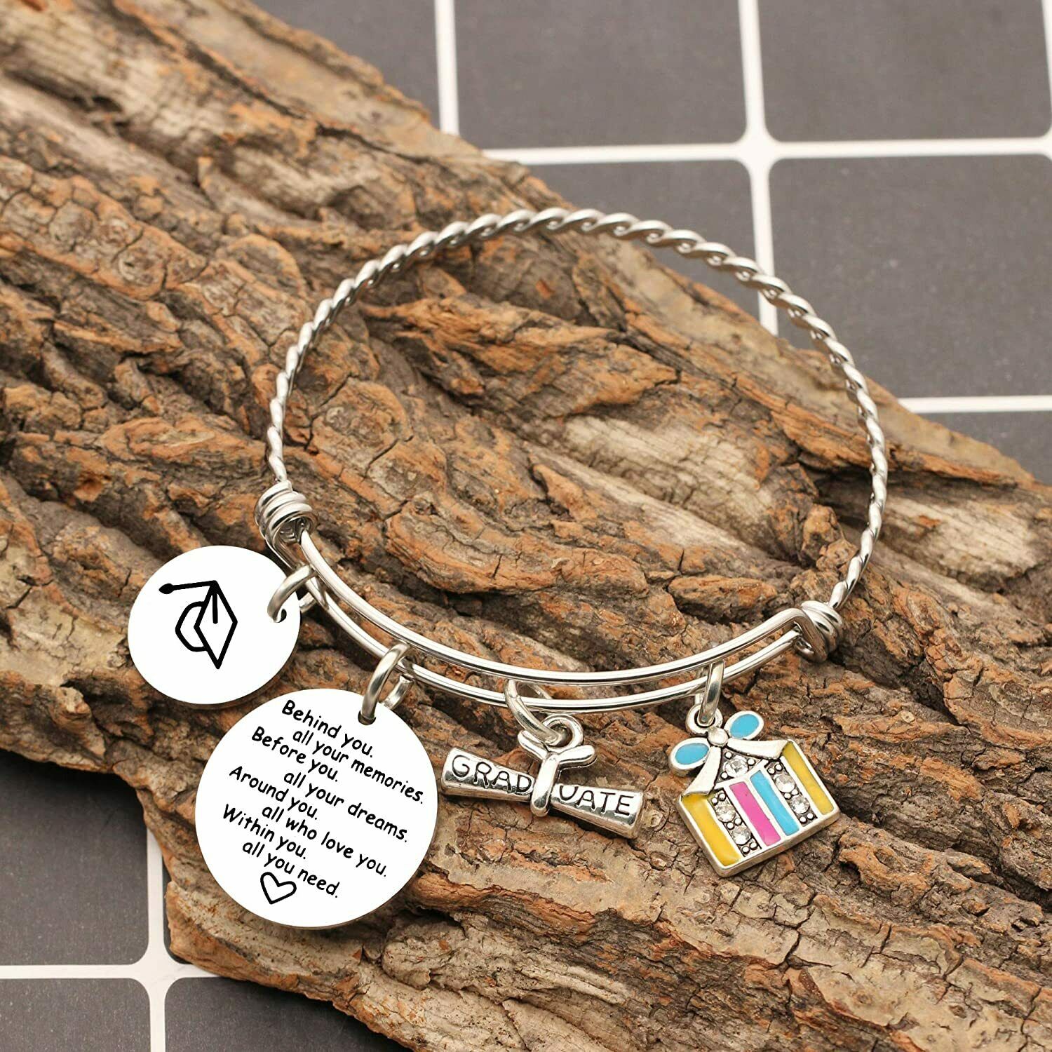 Regalo di laurea per lei Bracciale She Believed She Could So She Did, regalo per lei, gioielli per la laurea, bracciale rigido ispiratore - Italia Regalo di laurea per lei Bracciale She Believed She Could So She Did, regalo per lei, gioielli per la laurea, bracciale rigido ispiratore - Italia