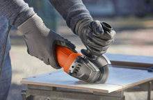 Carica l'immagine nel visualizzatore di Gallery, Smerigliatrice Angolare BLACK+DECKER BEG110-QS da 750 W, Disco da 115 mm