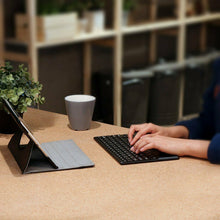 Carica l'immagine nel visualizzatore di Gallery, Tastiera Bluetooth Ricaricabile Ultra Sottile con Multi touch, Android e Windows