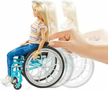 Carica l&#39;immagine nel visualizzatore di Gallery, Barbie Fashionistas, Bambola in Sedia a Rotelle, Giocattolo per Multicolore