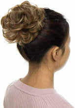 Carica l&#39;immagine nel visualizzatore di Gallery, Chignon elastico per capelli con capelli finti color biondo cenere da 30 g, Coda