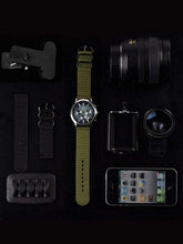 Carica l&#39;immagine nel visualizzatore di Gallery, 2 pezzi di ricambio in nylon cinturini orologi, verde militare e nero 22 mm