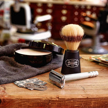 Carica l&#39;immagine nel visualizzatore di Gallery, Pennello tradizionale da barba Wilkinson Sword Edizione Vintage Sapone Rasatura