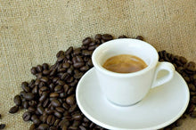 Carica l'immagine nel visualizzatore di Gallery, Caffè espresso in grani in sacco da 1 kg, Intenso e Cremoso, Chicchi tostati
