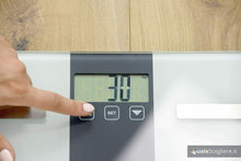 Carica l&#39;immagine nel visualizzatore di Gallery, Bilancia Pesapersone Laica con misurazione composizione corporea, 180 Kg, Vetro