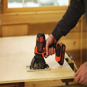 Utensile multifunzione con 2 batteria 18 V 1.5 Ah BLACK+DECKER MT218KB-QW testa