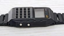 Carica l'immagine nel visualizzatore di Gallery, Orologio da polso con tastierino numerico Casio CA-53W-1ER con calcolatrice Nero