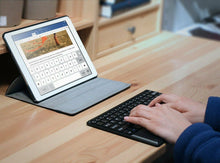 Carica l'immagine nel visualizzatore di Gallery, Tastiera Bluetooth Ricaricabile Ultra Sottile con Multi touch, Android e Windows
