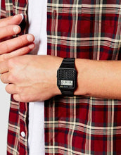 Carica l'immagine nel visualizzatore di Gallery, Orologio da polso con tastierino numerico Casio CA-53W-1ER con calcolatrice Nero