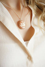 Carica l&#39;immagine nel visualizzatore di Gallery, Collana in Cammeo, Le 3 Grazie, Collana in Argento 925, Artigianato Italia