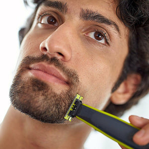 Philips OneBlade: rade, regola e rifinisce, 3 pettini regolabarba + 1 lama