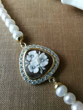 Carica l'immagine nel visualizzatore di Gallery, Cammeo Floreale, Perla &amp; Cristallo Bracciale, Oro Spazzolato MADE IN ITALY- mostra il titolo originale