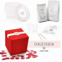 Carica l'immagine nel visualizzatore di Gallery, Kit Calco Mani per Sculture 3D di Coppia | Made in Italy | Rosso - Love Box