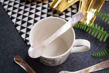 Carica l'immagine nel visualizzatore di Gallery, DUEBEL Set di 6 Cucchiai per Caviale MOP in Madreperla Rosa con Manico...