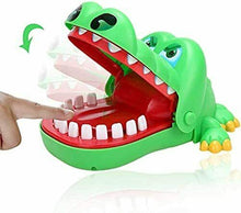 Carica l&#39;immagine nel visualizzatore di Gallery, Gioco di società per famiglia Gioco del Dentista con Coccodrillo in scatola, 2+