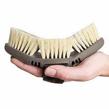 Carica l'immagine nel visualizzatore di Gallery, Animalon CareFlex - Spazzola per radici con setole naturali, flessibile ed...