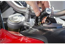 Carica l'immagine nel visualizzatore di Gallery, Presa doppia USB con attacco per accendi sigari per moto, in 12 24 V out 5 V 2 A