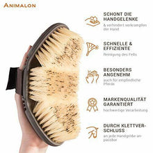 Carica l'immagine nel visualizzatore di Gallery, Animalon CareFlex - Spazzola per radici con setole naturali, flessibile ed...